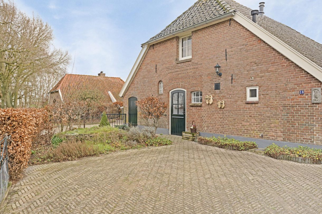 Te koop: Foto Woonhuis aan de 't Hof 18 in Bronkhorst
